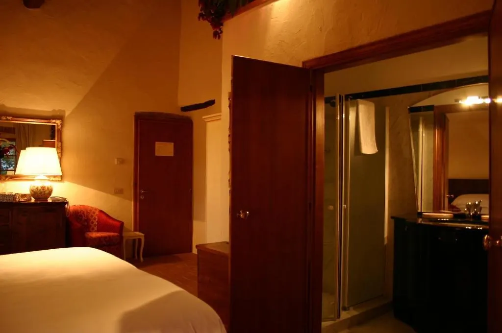 Borgo Livernano Radda In Chianti 0*,  Italia