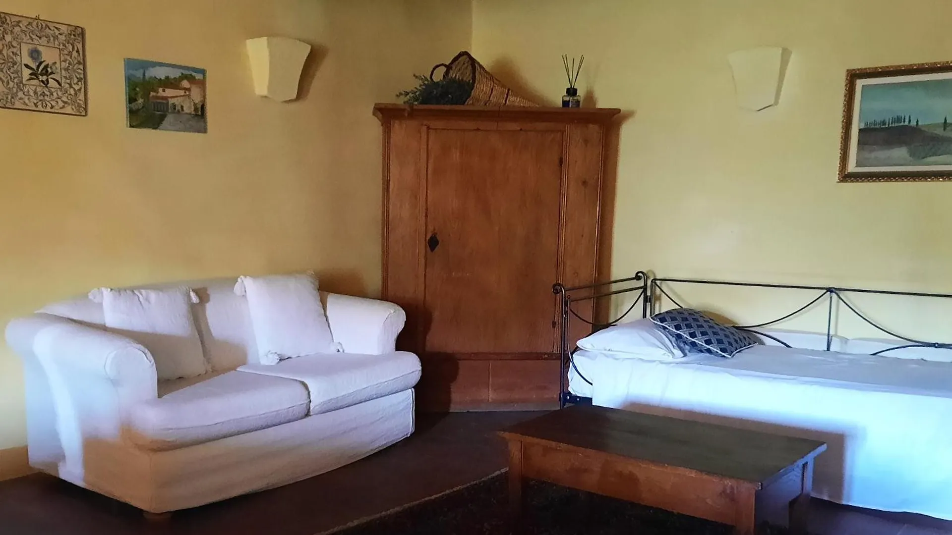 Borgo Livernano Radda In Chianti Alloggio per agriturismo