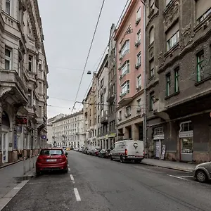  Appartamento Downtown Charm In Ungheria